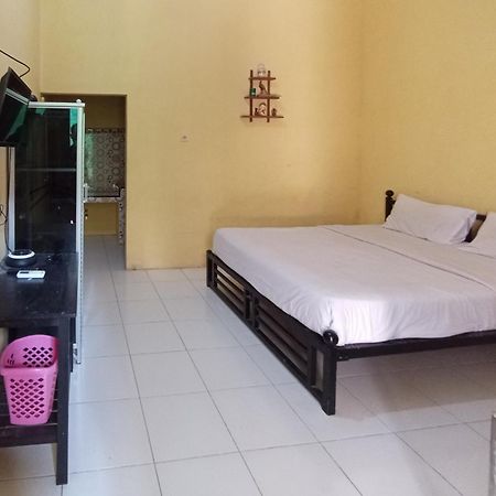 Reddoorz At El Shaday Homestay Banyuwangi Banyuwangi  Esterno foto