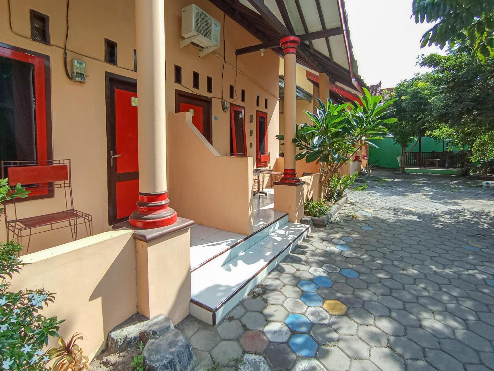 Reddoorz At El Shaday Homestay Banyuwangi Banyuwangi  Esterno foto